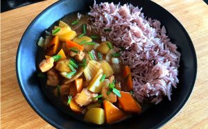 Lire la suite à propos de l’article Recette automnale : Poulet mijoté aux carottes et pommes de terre